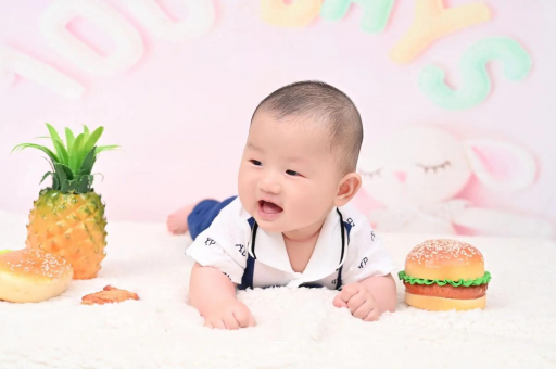 库尔勒宝宝在妈妈肚子里